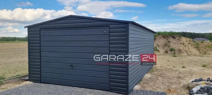Obraz do artykułu: Garaż blaszany na 1 auto – jakie wymiary zapewniają komfort codziennego użytkowania?