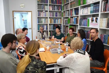 Lustro nie kłamie, ale literatura potrafi je mocno wykrzywić
