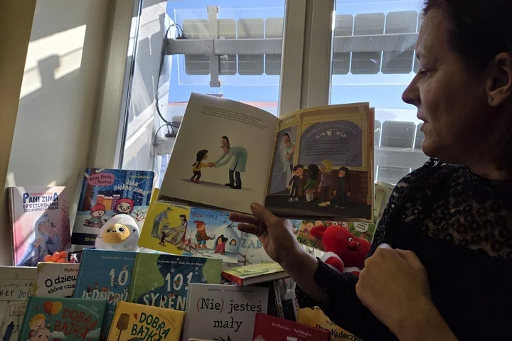 Dzień Dentysty w bibliotece - przedszkolaki zamieniły się w małych ekspertów od zębów