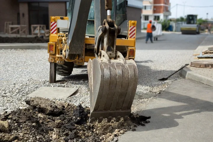 Kolejna awaria przy Okrężnej. Gminny wodociąg znów ucierpiał przy budowie osiedla